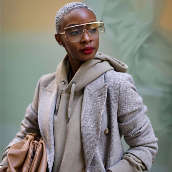 MEET YOUR POSHER! - Picture 4 of 7